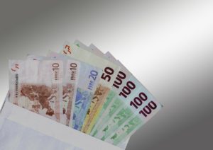commissions dues au salarié licencié sans cause réelle et sérieuse