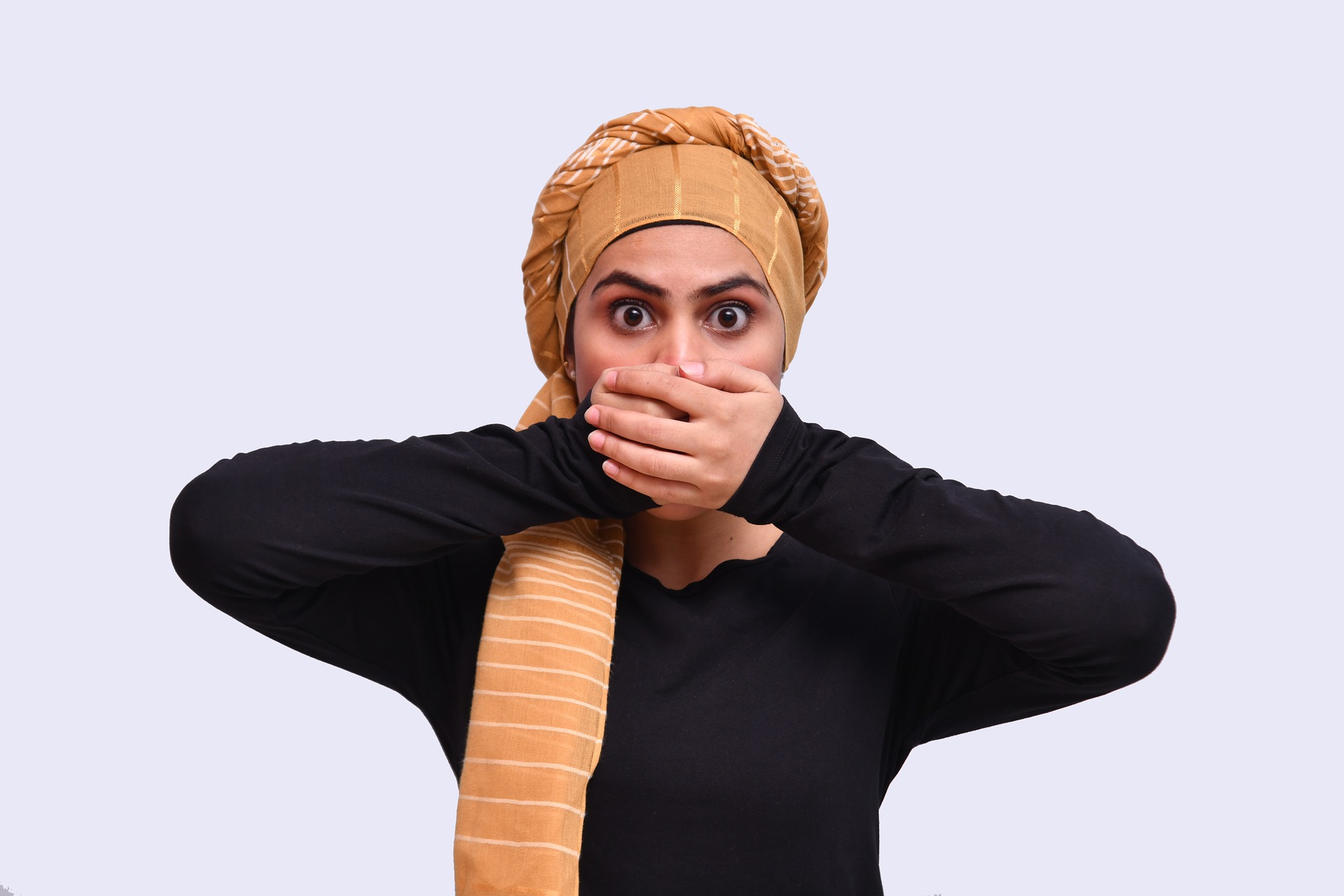L'interdiction faite à la salariée de porter un foulard islamique caractérisait l’existence d’une discrimination directement fondée sur ses convictions religieuses