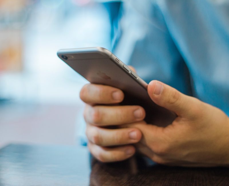 L'envoi de SMS avec un téléphone professionnel bénéficie d'une présomption de caractère professionnel