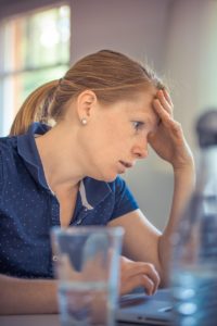 La période d'inter-contrat est une source de risques psychosociaux pour les salariés